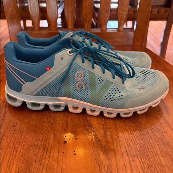 On Running Cloud Women’s Size 9 Blue & White Running Shoes – Swiss Engineering - Picture 5 of 9